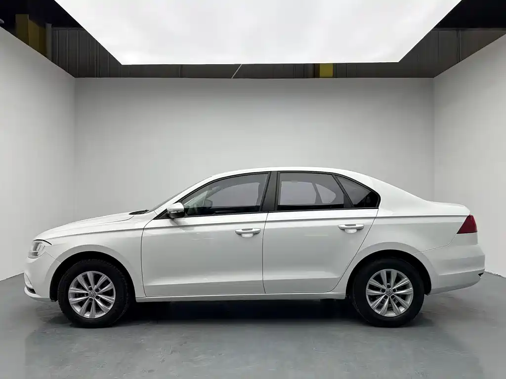 Bora 2018 1.5L manual fashion model купить на сайте DeffCars