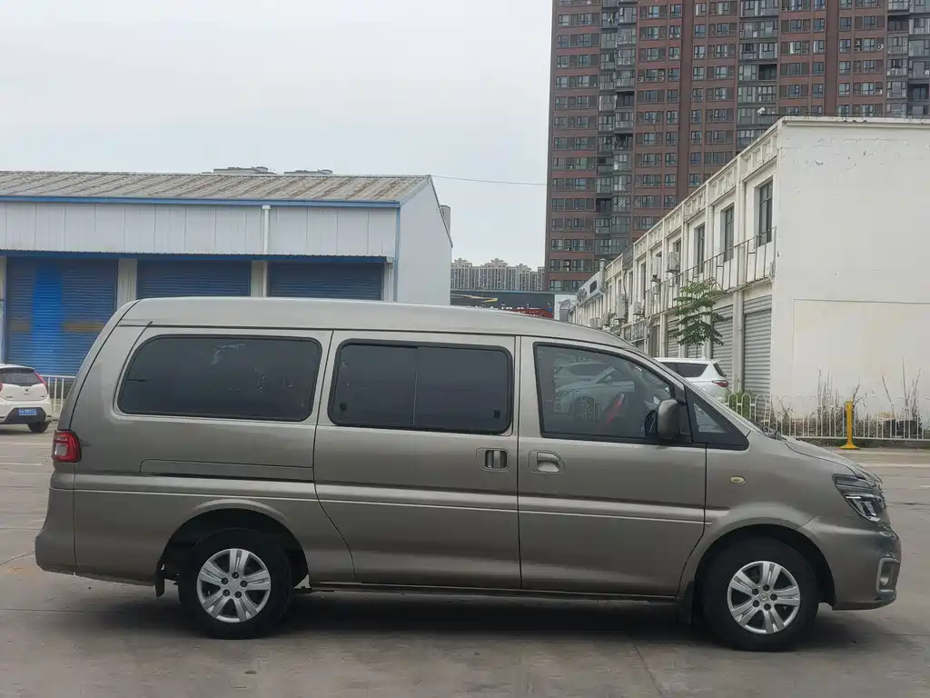 Lingzhi 2022 M5 1.6L practical 5-seater купить на сайте DeffCars
