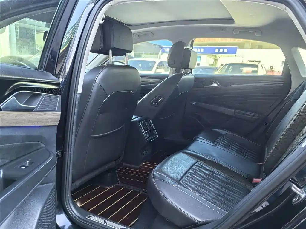 Passat 2019 330TSI Deluxe Edition National VI купить на сайте DeffCars