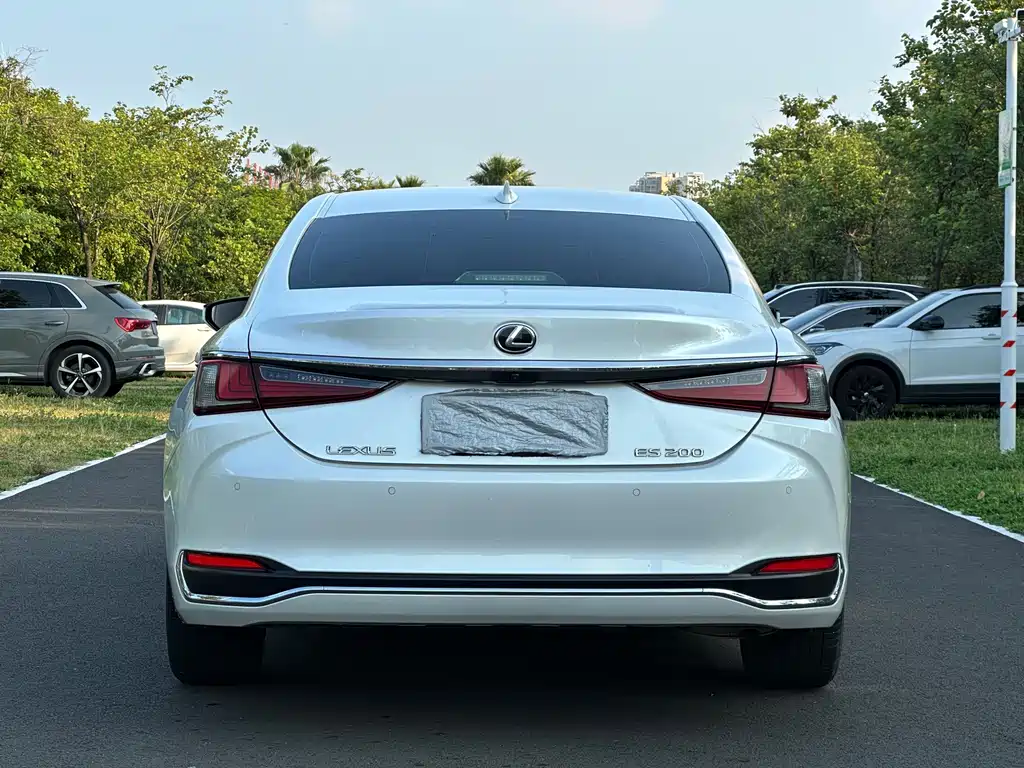 Lexus ES 2023 200 Excellence Edition купить на сайте DeffCars
