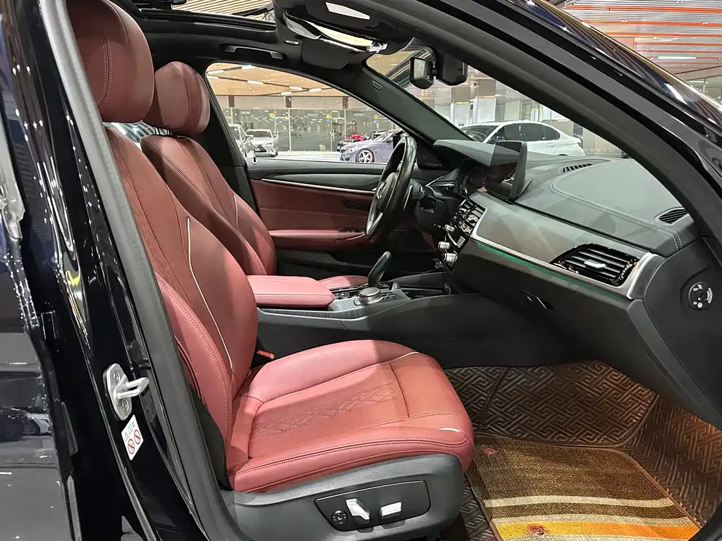 BMW 5 Series 2022 530Li Leading M Sports Package купить на сайте DeffCars