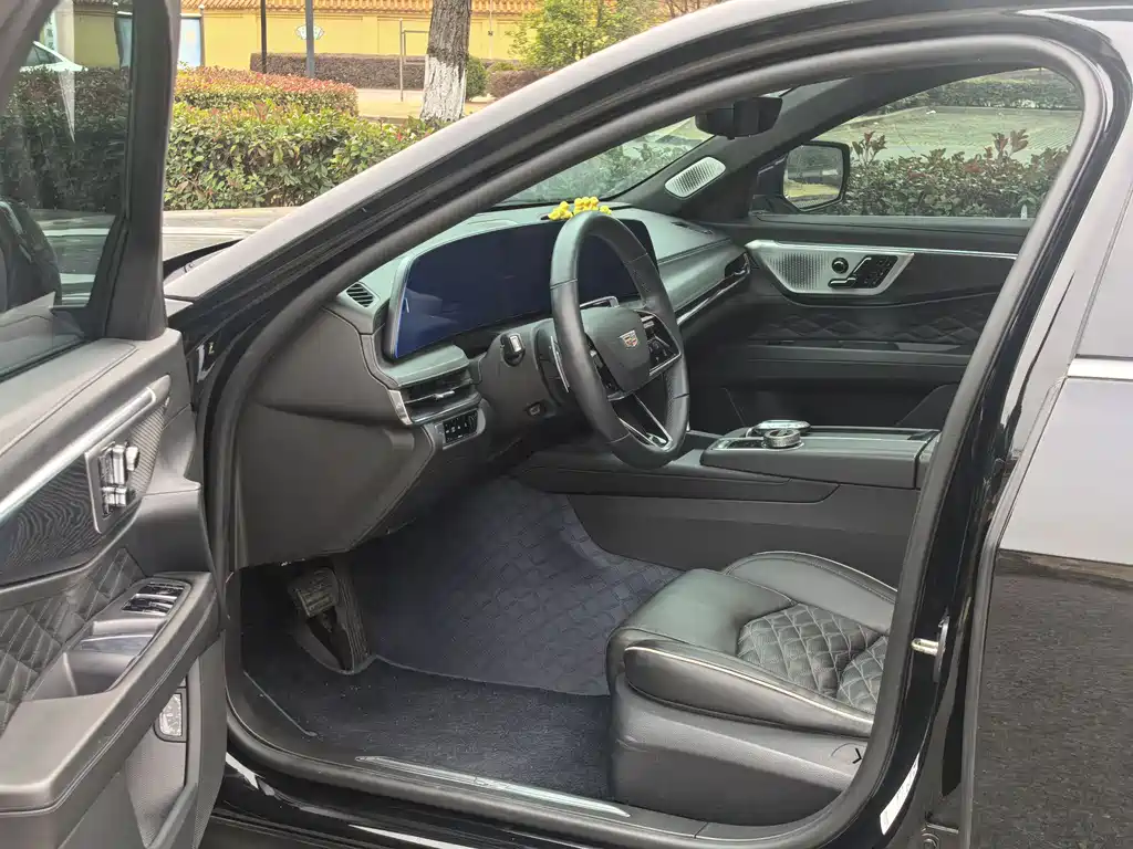 Cadillac CT6 2023 28T Premium Model купить на сайте DeffCars