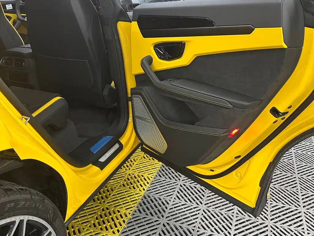 Urus SE 2025 4.0T Standard Edition купить на сайте DeffCars