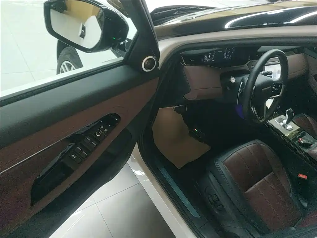 Range Rover Evoque 2023 Evoque L 249PS Deluxe Edition купить на сайте DeffCars