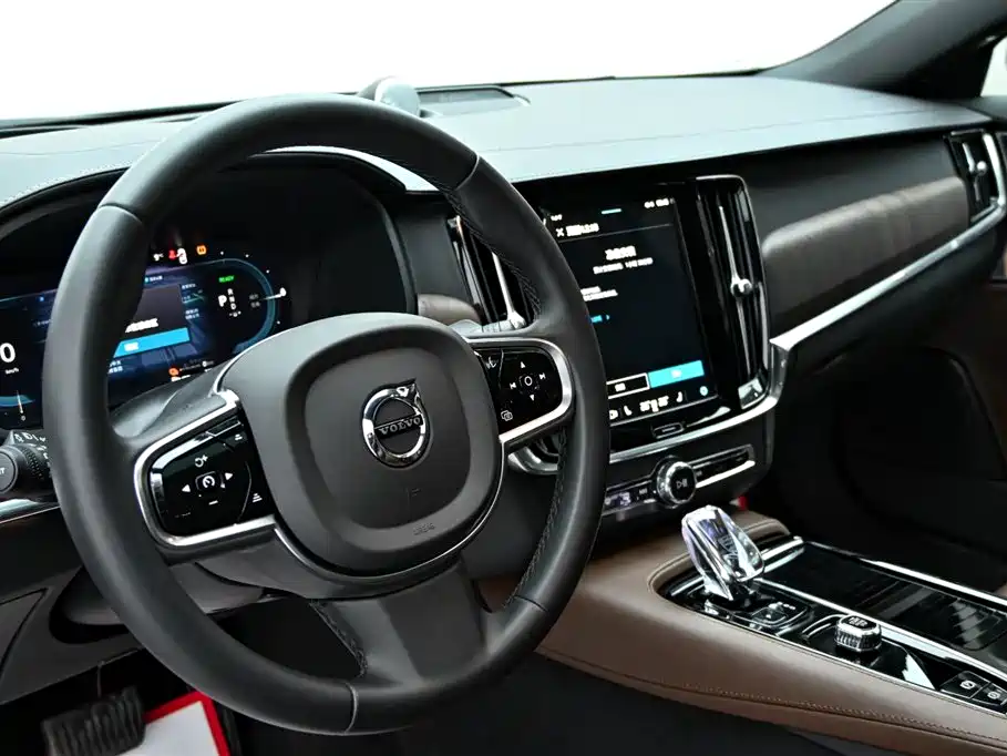 Volvo S90 plug-in hybrid 2025 plug-in hybrid four-wheel drive long range Zhiya luxury version купить на сайте DeffCars