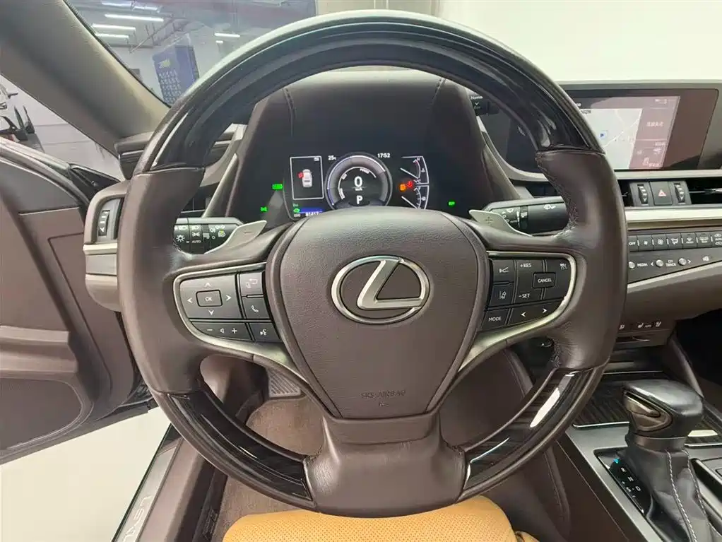 Lexus ES 2018 300h Exclusive Edition National V купить на сайте DeffCars