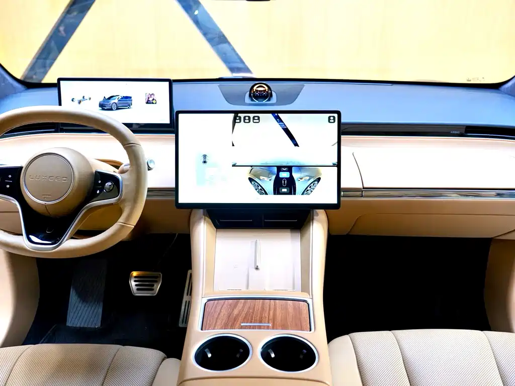 Zhijie R7 2025 extended range 331km Ultra купить на сайте DeffCars