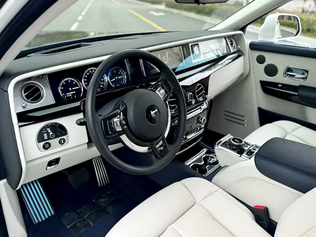 Phantom 2018 6.7T standard wheelbase version купить на сайте DeffCars