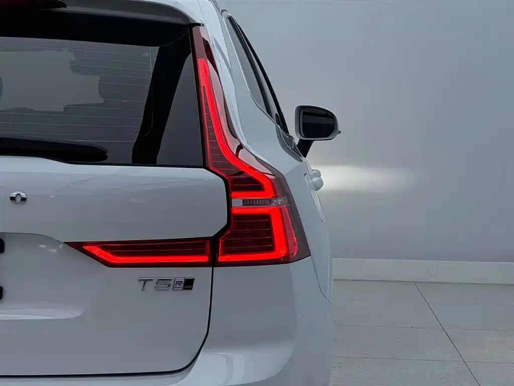 Volvo XC60 2018 T5 four-wheel drive Zhiyuan Sport Edition купить на сайте DeffCars