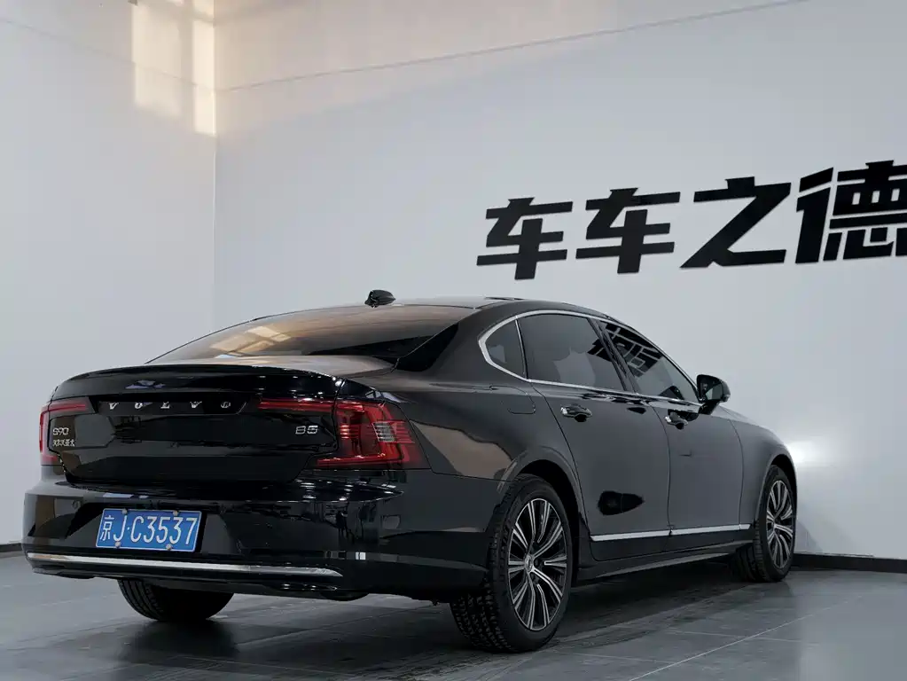Volvo S90 2022 B5 Zhiyi Luxury Edition купить на сайте DeffCars
