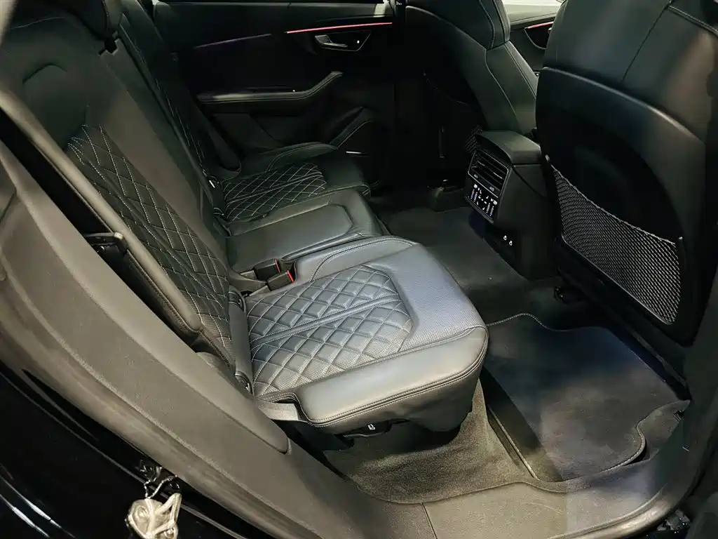Audi Q8 2023 55 TFSI exclusive dynamic model купить на сайте DeffCars