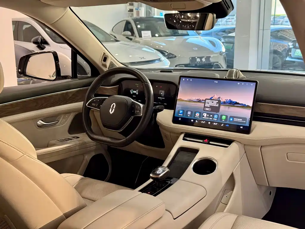 Wenjie M5 2022 extended range four-wheel drive performance version купить на сайте DeffCars