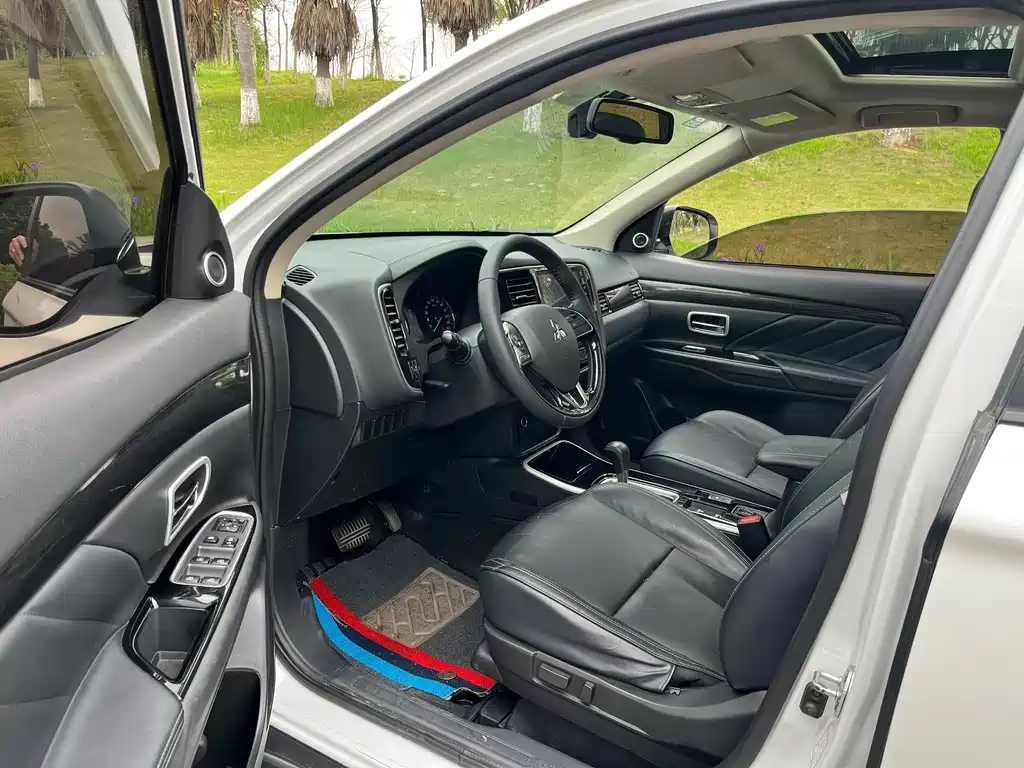 Outlander 2019 2.0L 2WD Enjoy Edition, 5 seats, National VI купить на сайте DeffCars