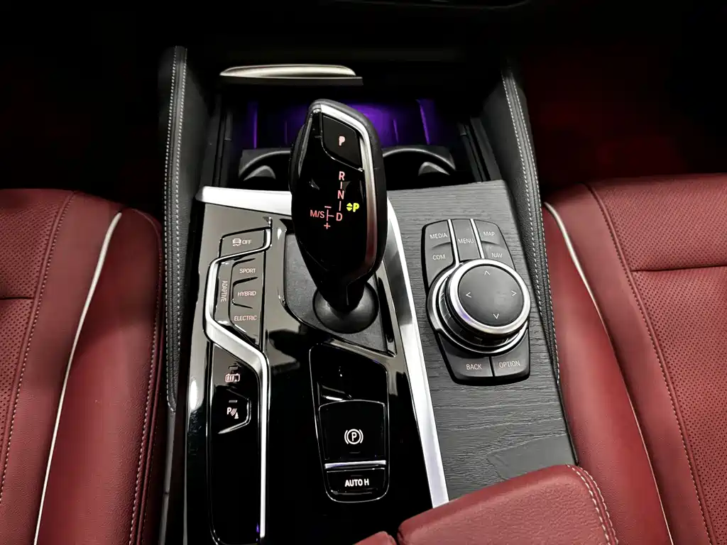 BMW 5 Series New Energy 2022 Model 535Le M Sports Package купить на сайте DeffCars