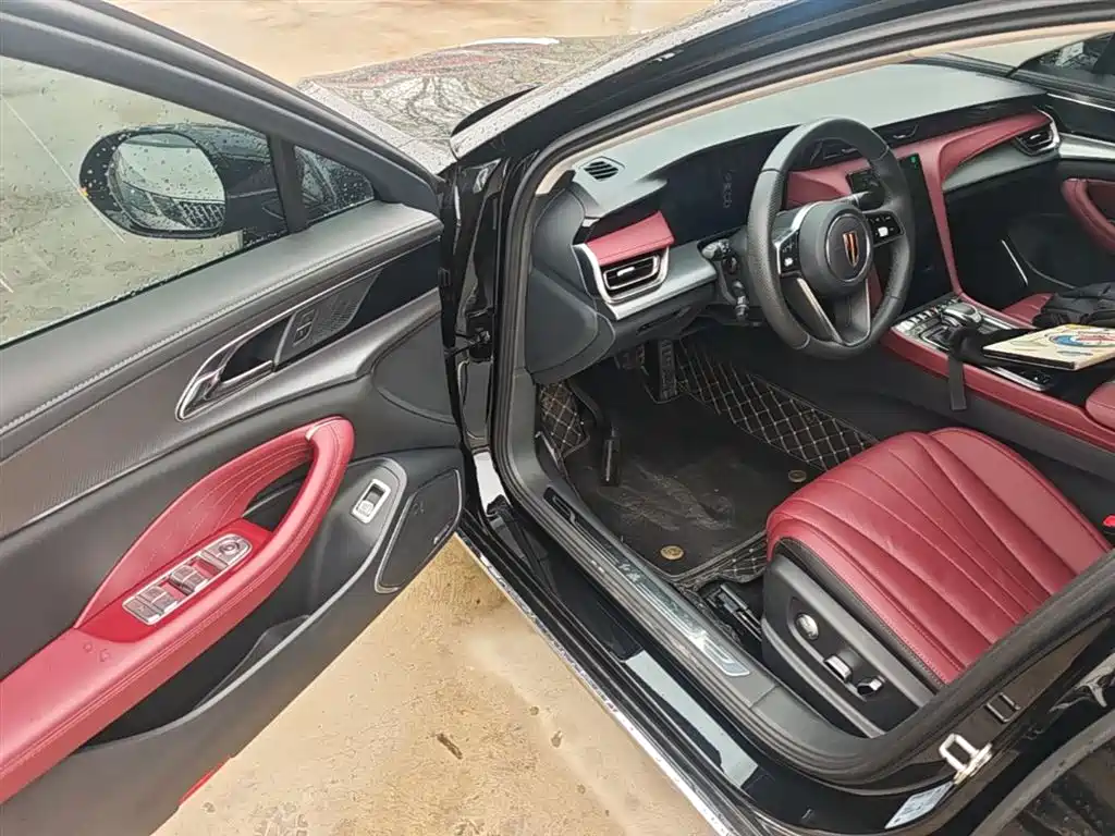 Hongqi H5 2024 1.5T HEV Zhilian Qichang Edition купить на сайте DeffCars