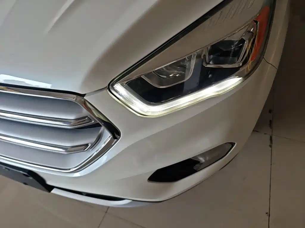 Escape 2018 EcoBoost 180 two-wheel drive platinum airfoil купить на сайте DeffCars