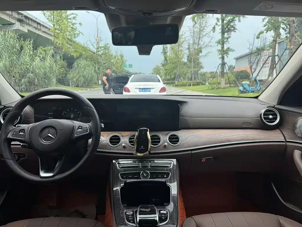 Mercedes-Benz E-Class 2017 E 320 L 4MATIC купить на сайте DeffCars