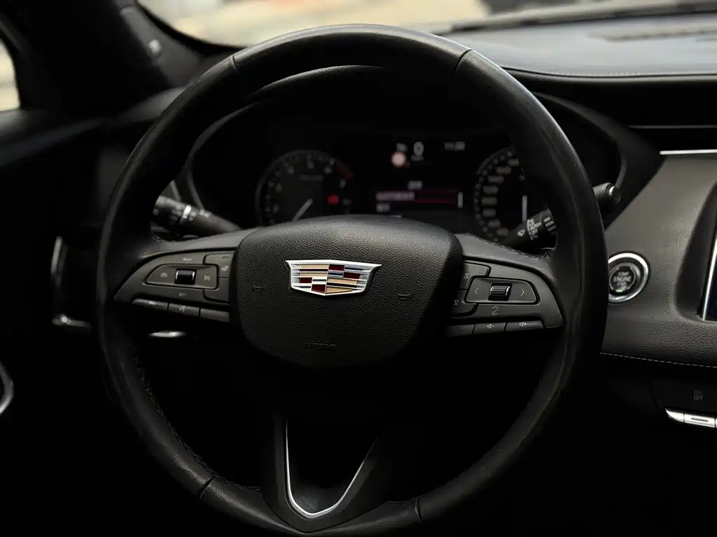 Cadillac XT4 2018 28T two-wheel drive leading model купить на сайте DeffCars