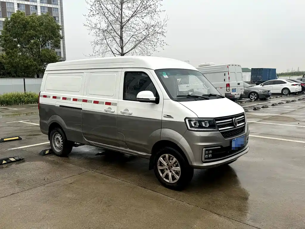 New Hiace S 2023 1.6L Fortune Edition Van 2/5 Seats Air Conditioned Edition SWD16M купить на сайте DeffCars
