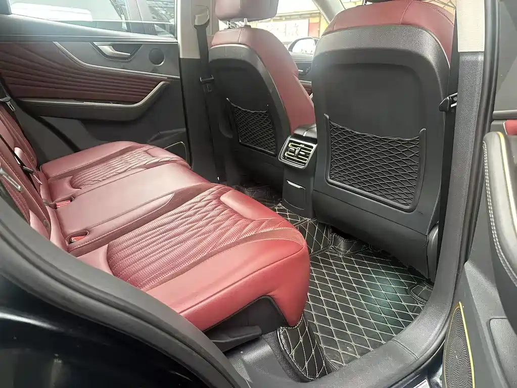 Hongqi HS5 2023 2.0T Qixiang Pro version купить на сайте DeffCars