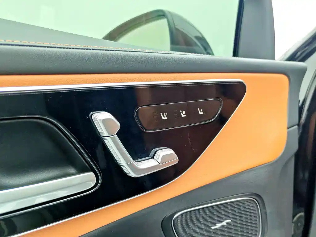 Mercedes-Benz GLC 2023 facelift GLC 260 L 4MATIC dynamic 7-seater купить на сайте DeffCars