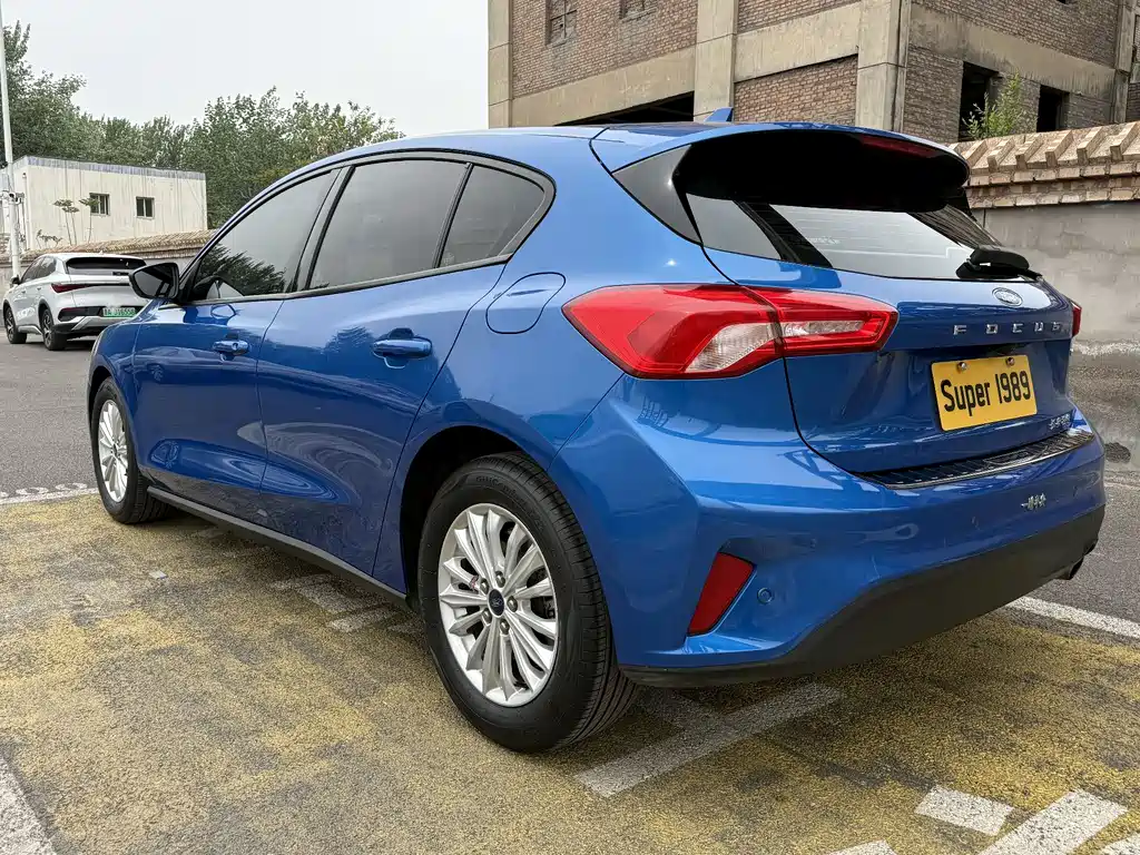 Focus 2019 Hatchback EcoBoost 180 Automatic NeochaEDGE купить на сайте DeffCars