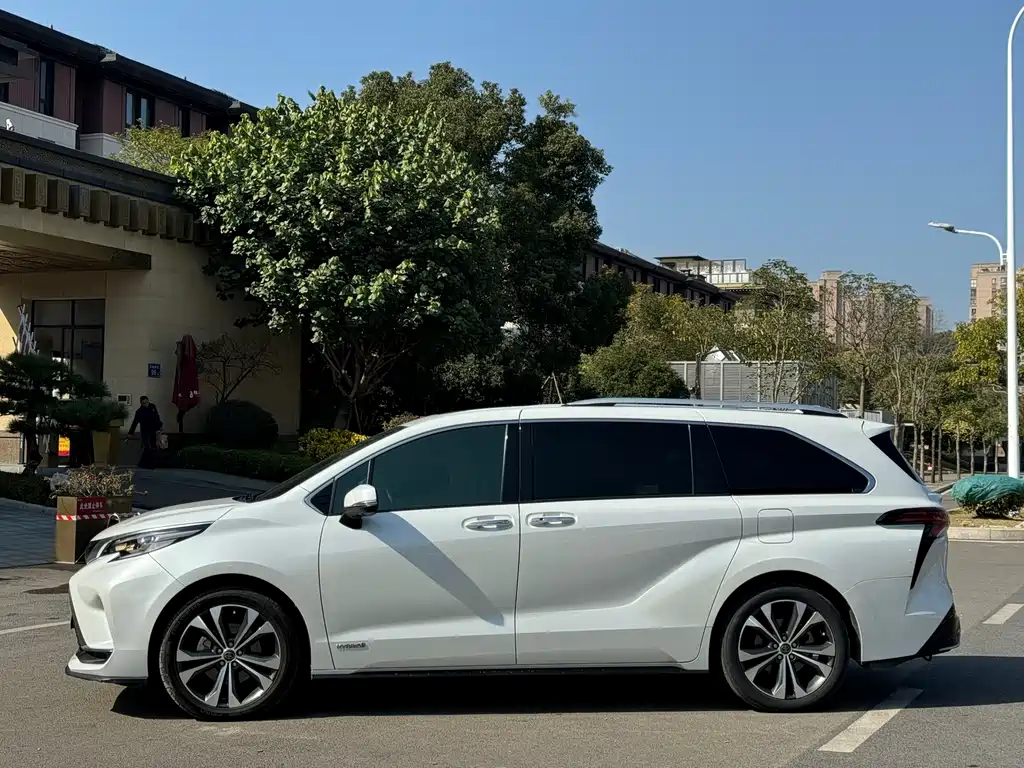 Grevia 2023 2.5L Hybrid Monarch VIP Edition купить на сайте DeffCars
