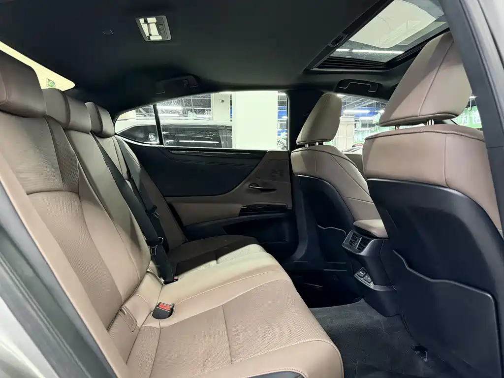 Lexus ES 2023 200 Excellence Edition купить на сайте DeffCars