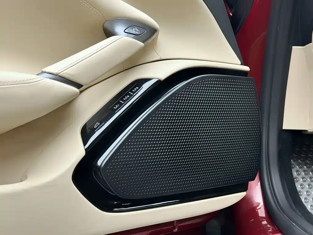 Roma 2020 3.9T V8 купить на сайте DeffCars