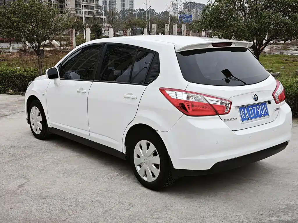 Venucia R50 2015 1.6L automatic fashion version купить на сайте DeffCars