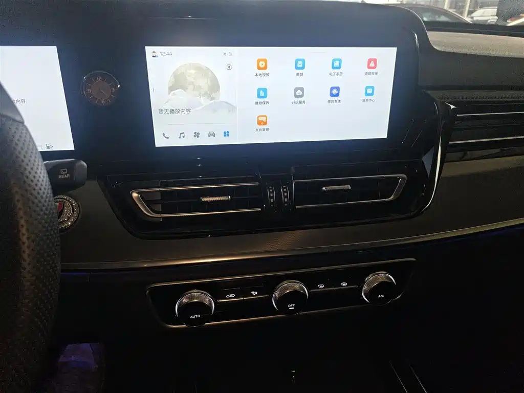 Hongqi HS5 2023 2.0T Qixiang Pro version купить на сайте DeffCars