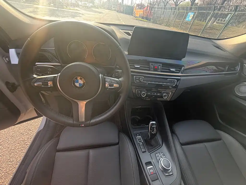 BMW X1 2022 sDrive25Li Leading Model купить на сайте DeffCars