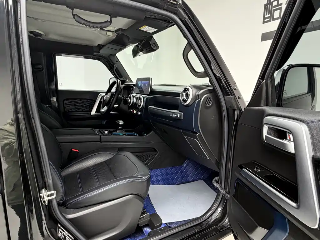 Beijing off-road BJ40 2023 2.0T automatic four-wheel drive city hunter version knight type купить на сайте DeffCars