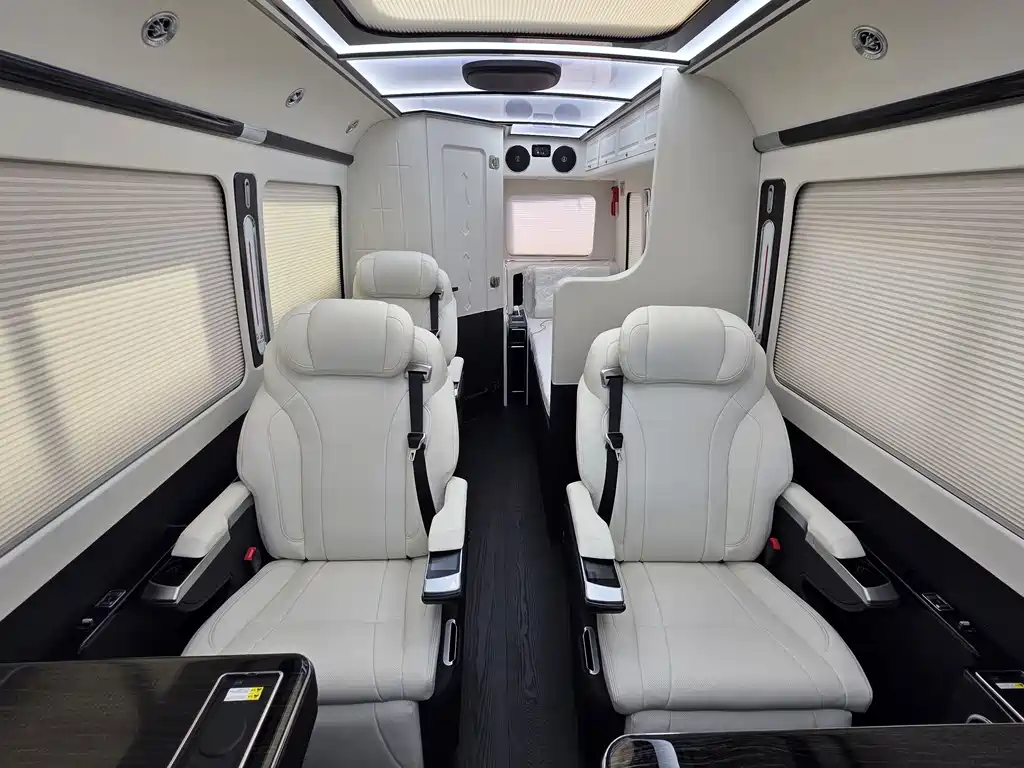 Hongqi Golden Sunflower Guoyue 2024 3.0T flagship version 17 seats купить на сайте DeffCars