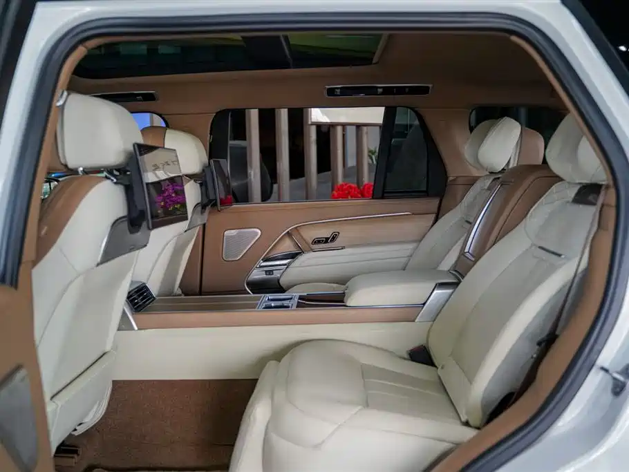 Range Rover 2023 4.4 V8 SV Honor Creation Extended Edition купить на сайте DeffCars