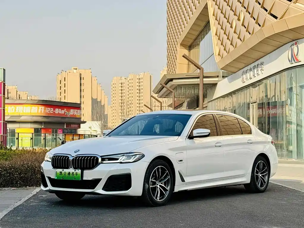 BMW 5 Series New Energy 2022 Model 535Le M Sports Package купить на сайте DeffCars