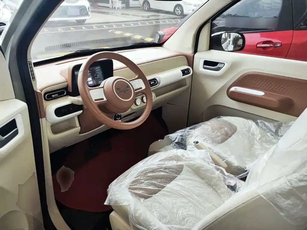 Hongguang MINIEV 2024 third generation 215km youth version купить на сайте DeffCars