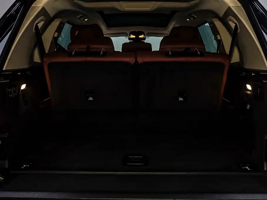 BMW X7 2023 xDrive40i Leading Luxury Package купить на сайте DeffCars