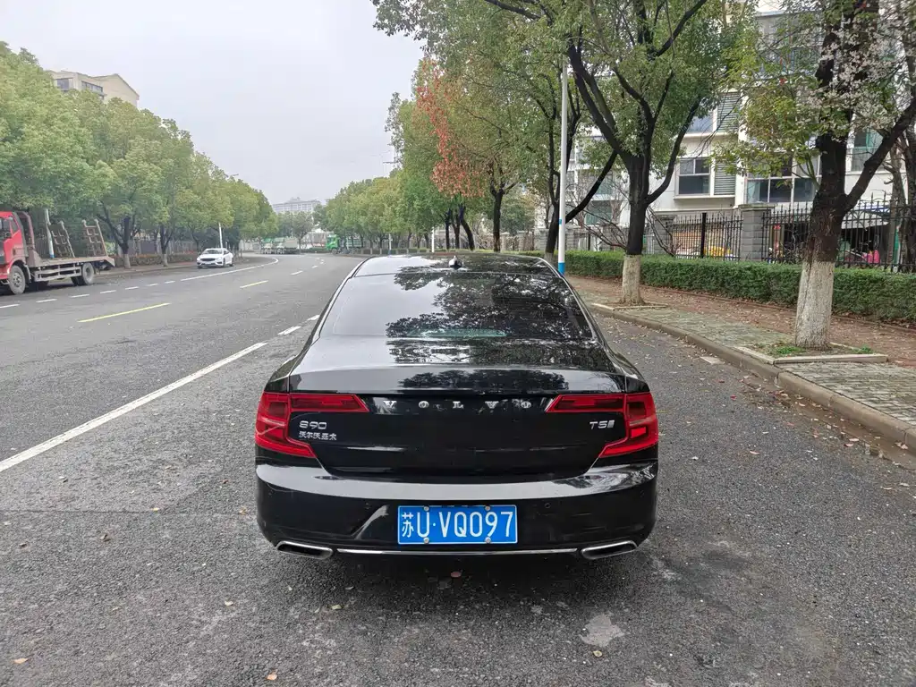 Volvo S90 2020 T5 Zhiyi Luxury Edition купить на сайте DeffCars