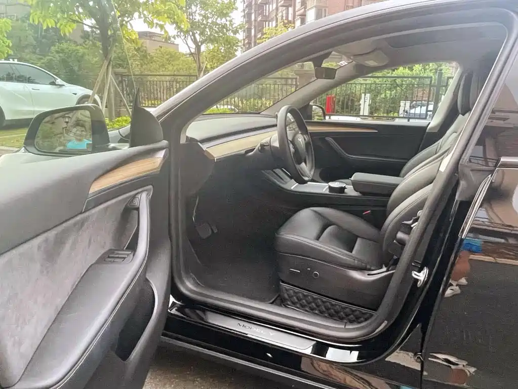 Model Y 2023 rear-wheel drive version купить на сайте DeffCars