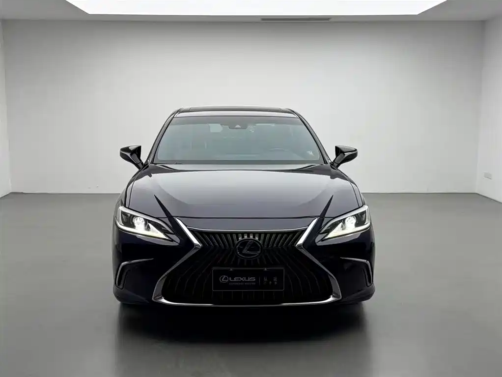 Lexus ES 2018 300h Excellence Edition National V купить на сайте DeffCars