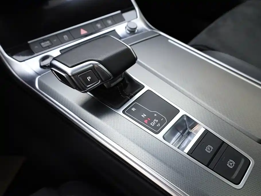 Audi A7L 2024 45TFSI S-line Dream Building Liquid Crystal Package купить на сайте DeffCars