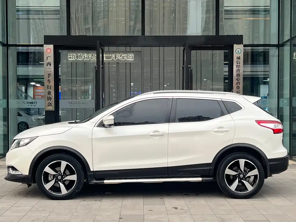Qashqai 2017 2.0L CVT Deluxe Edition National V купить на сайте DeffCars
