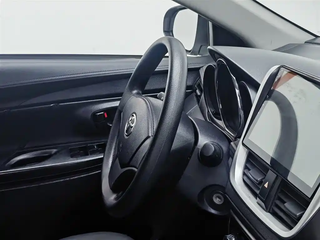 YARiS L 2017 1.5E CVT Charming Edition купить на сайте DeffCars