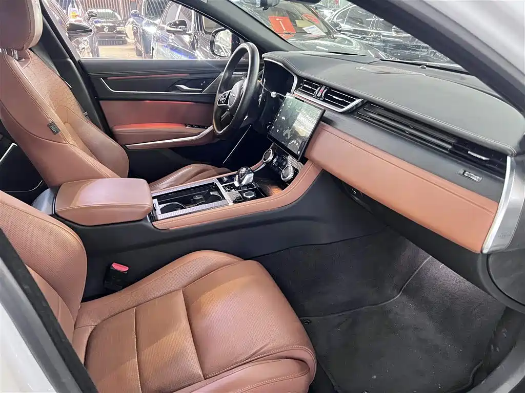 Jaguar XFL 2024 2.0T P300 four-wheel drive flagship sports gold version купить на сайте DeffCars