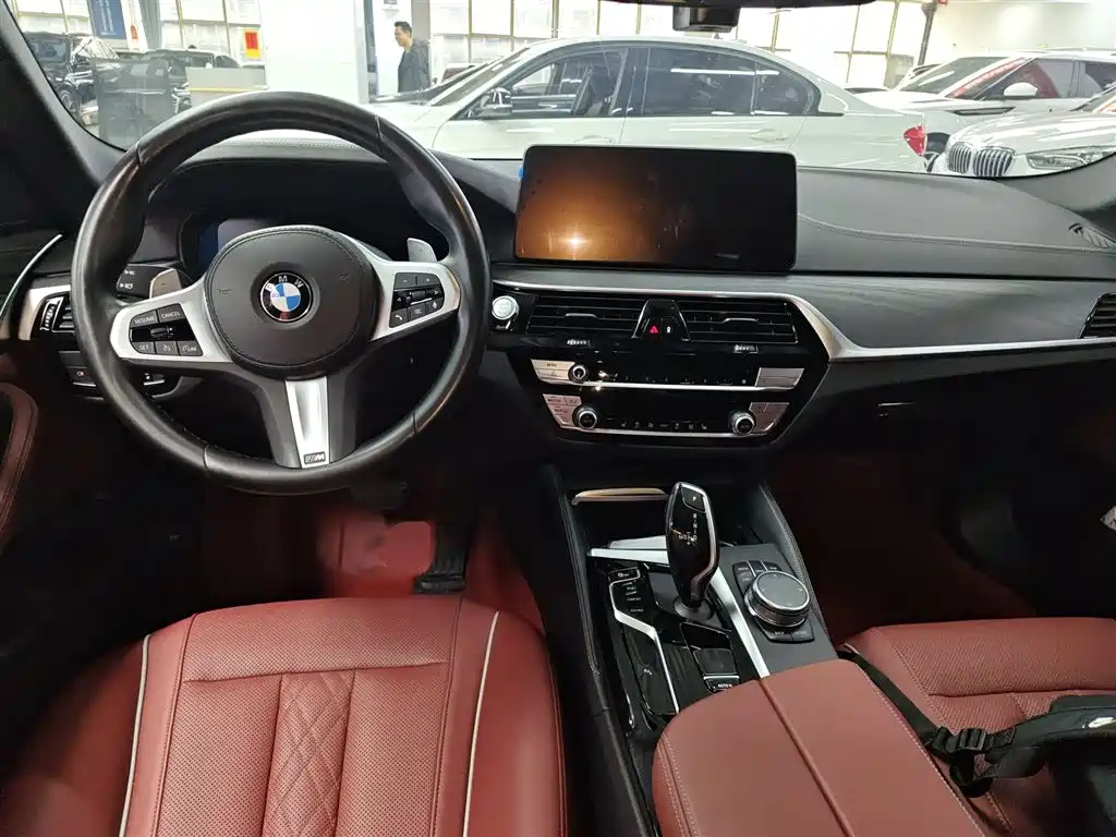 BMW 5 Series 2022 facelift 530Li leading M sports package купить на сайте DeffCars