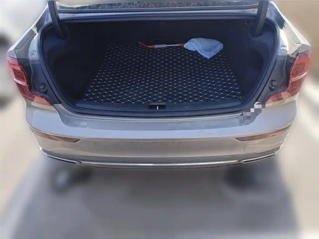 Volvo S60 2022 B4 Zhiyi Luxury Edition купить на сайте DeffCars