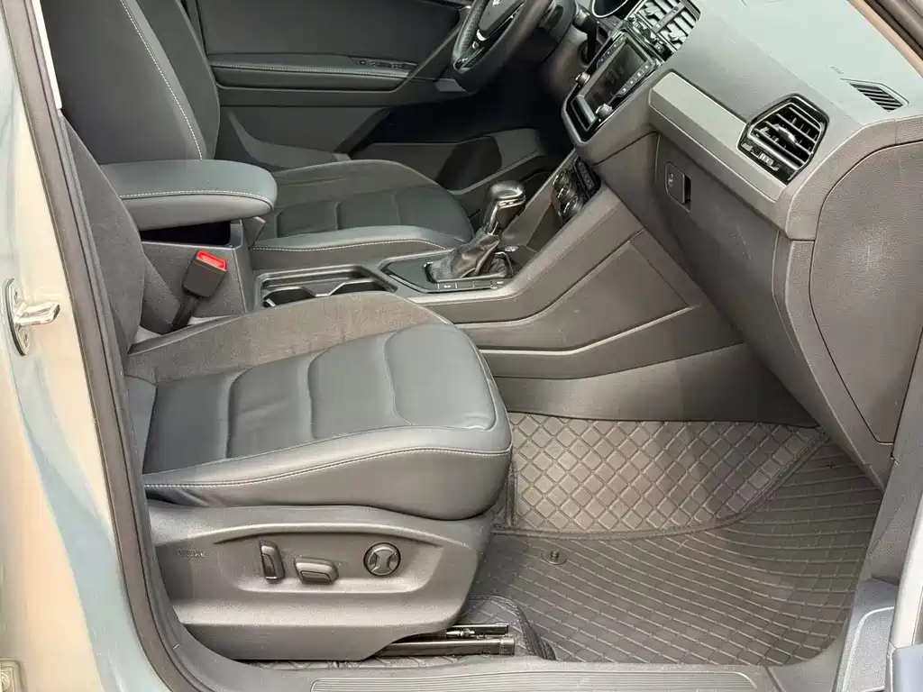 Tiguan L 2018 330TSI automatic two-wheel drive luxury version купить на сайте DeffCars