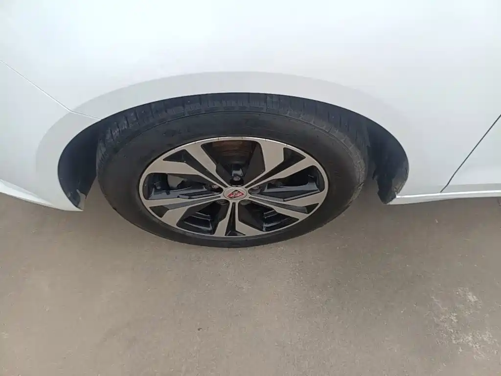 Roewe 360 ​​2017 1.5L Manual Deluxe Edition купить на сайте DeffCars