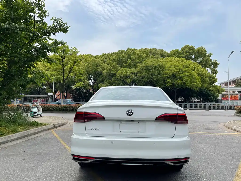 Bora 2021 1.5L automatic fashion smart connected version купить на сайте DeffCars